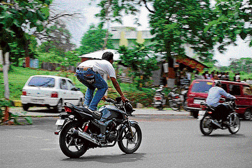 Daredevil: Young bikers in the city perform stunts around India Gate regardless of their own and others' lives.