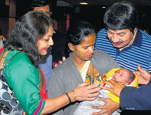 For a cause: Actor Srinath and his wife Geetha interact with a woman on the occasion of 'World Breastfeeding Week'at the M S Ramaiah Memorial Hospital on Wednesday. DH photo