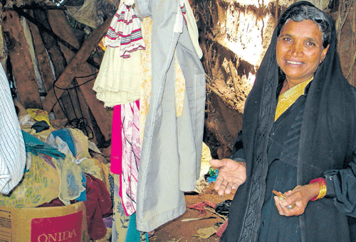 Jaitun Bi explains the abominable living condition of her family at a hut in Harapanahalli of Davangere district.