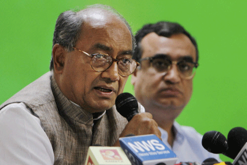 Congress General Secretaries Digvijay Singh and Ajay Maken addressing a press conference regarding formation of Telangana State after a CWC meeting at AICC in New Delhi on Tuesday. PTI Photo