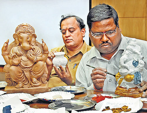 know how Craftsmen give final touches to eco-friendly Ganesha idols at a workshop organised by Karnataka State Pollution Control Board on Wednesday. DH photo