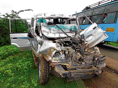 The sports utility vehicle which was badly damaged, following a collision with a lorry near Sindhagi in Bijapur district on Monday. DH Photo