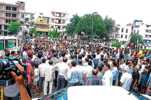 Local people protest against lack of police patrolling. DH&#8200;PHOTO