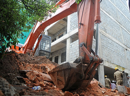 A view of the six floor apartment which started sinking, at 9th Cross 2nd Main Road of Someshwaranagar in Bangalore on Tuesday. BBMP ordered to demolish fully two unauthorised buildings. DHNS Photo