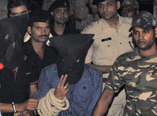 Yasin Bhatkal, the Indian Mujahideen mastermind and a key suspect in several terror blasts since 2008, is produced in a court in Motihari on Thursday. Bhatkal was arrested in a joint operation by the central intelligence agencies and the Bihar Police from India-Nepal border. PTI Photo