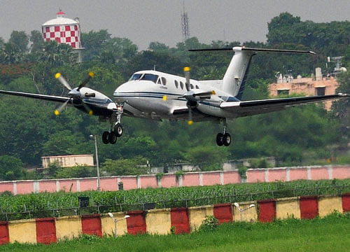NIA (National Investigating Agency) team takes Yasin Bhatkal and Asadullah 'haddi' to Delhi in a chartered plane from Patna airport on Friday. PTI Photo