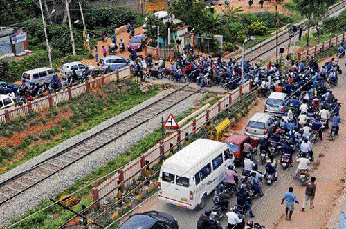 The manned level-crossing at Kaggadasapura across Salem railway line is an example of poor design. The gate is located right at the U-turn of the approach roads. Dh PHoto/s k dinesh
