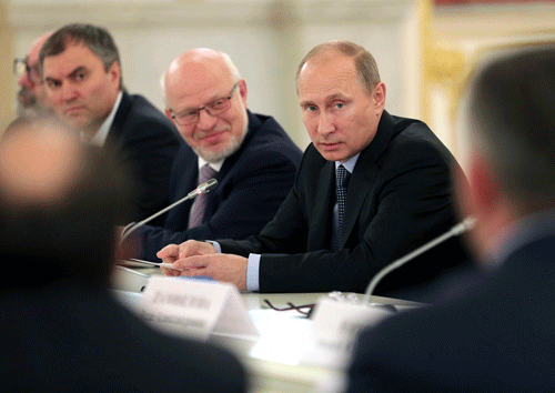 Russian President Vladimir Putin (R) chairs a meeting with the Presidential Council for Civil Society and Human Rights at the Kremlin in Moscow, September 4, 2013. REUTERS