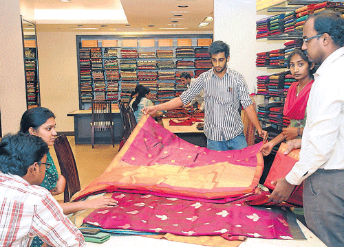dull: Shopping for Ganesha Habba is yet to pick up. DH PHOTOS by SK&#8200;Dinesh