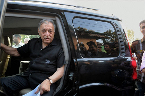 Renowned orchestra conductor Zubin Mehta arrives at Shalimar Garden in Srinagar on Friday, a day before his concert. PTI Photo