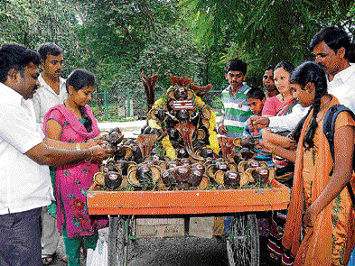 idol admirers: People have a look at eco-friendly Ganesha idols in the City on Sunday. The idols have been created by artist Vidyasagar, using tree bark. dh photo