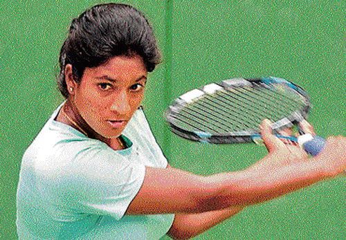focussed: Sai Samhita returns during her quarterfinal win over Amrita Mukherjee on Thursday. dh photo