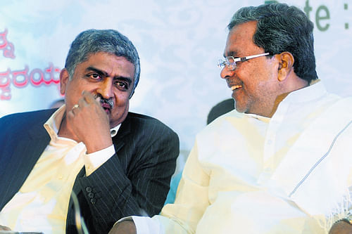 UIDAI Chairman Nandan Nilekani shares a lighter moment with Chief Minister Siddaramaiah, at the Founder's Day  celebrations of the Federation of Karnataka Chamber of Commerce and Industry, in Bangalore on Sunday. DH Photo