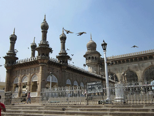 Mecca Masjid. Wikipedia Image.