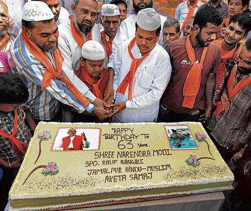 GRAND CELEBRATIONS: Supporters of Gujarat Chief Minister Narendra Modi cut a huge cake to celebrate his birthday in Ahmedabad on Tuesday. Pti