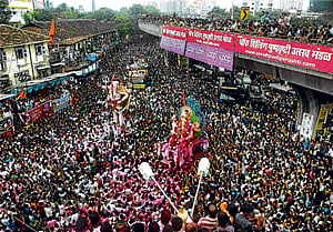Laddu auction fetches lakhs in Hyderabad