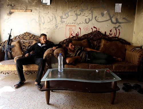 Free Syrian Army fighters rest in Ashrafieh, Aleppo September 21, 2013. REUTERS