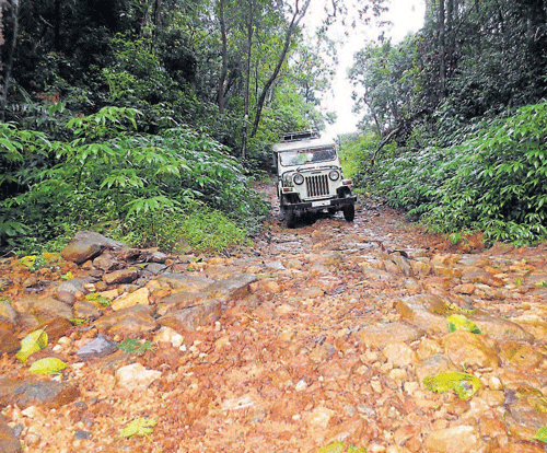 A jeep plying on the 'road' to Banjarumale. DH&#8200;Photos