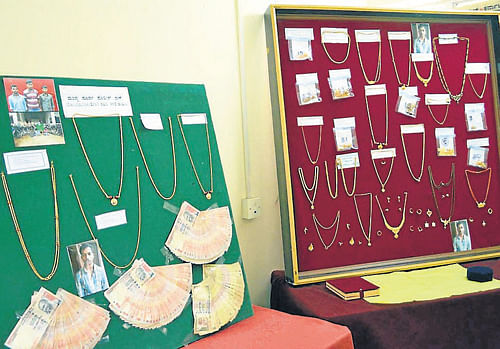 Cash and gold ornaments seized by Mandya sub-division police, Mandya. dh photo