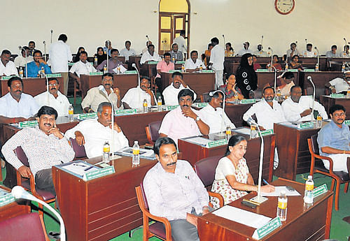 addressing issues: Corporators attend the maiden council meeting in Mysore on Friday.  dh photo