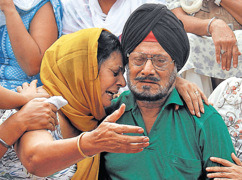 Lovepreet Kaur and Paramjit Singh, parents of the martyr, mourn during the cremation ceremony in Chandigarh on Friday. REUTERS