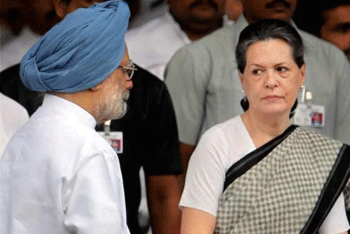 Whole party behind Manmohan Singh, Sonia