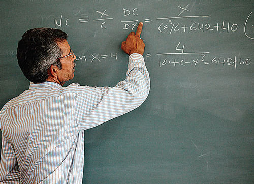 Panel wants govt to recruit 'talented' teachers irrespective of degree