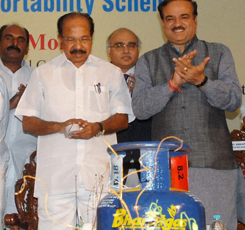 Union Petroliam Minister M.Veerappa Moily launching 5 Kg LPG Cylinder and Inter Company LPG Portability Scheme at BPCL in Bengaluru on Saturday. Also seen in the picture is MP Ananthkumar. PTI Photo