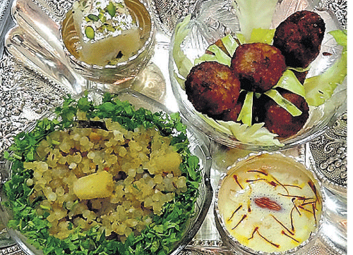 GujaratiNavratri platter with dishes like (clockwise)saboodana vada,kheer,saboodana khichdi and coconutbarfi.