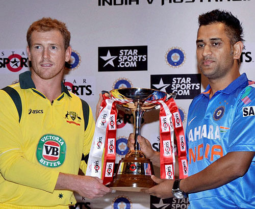 Indian skipper MS Dhoni and his Australian counterpart George Bailey unveiling the ODI Series 2013 trophy in Pune. PTI Photo