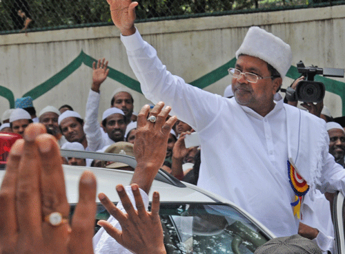 Chief Minister Siddaramaiah greets Muslims on the occasion of Bakrid organised at Masjid E Eidgah E Bilal, Gurappanapalya, Bannerghatta road in Bangalore on Wednesday. Photo by S K Dinesh
