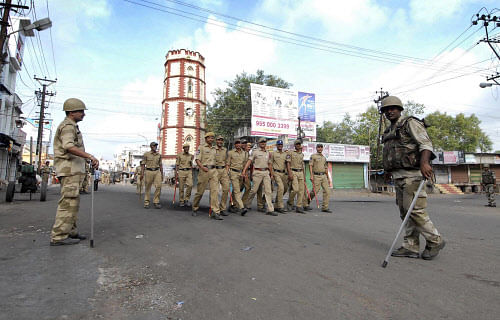 Curfew was today lifted from adjoining Vizianagaram town, which saw violence early this month during agitation against proposed bifurcation of Andhra Pradesh. Reuters file photo