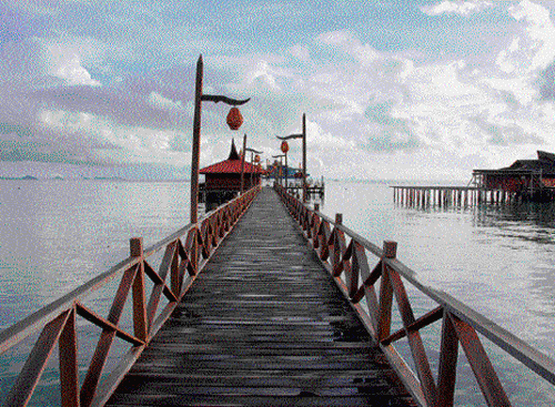 Solitude: The picturesque jetty at Mabul. Photo by author