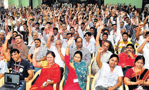 Building tempo: New entrants to the forum, 'Friends of BJP', at an event in Bangalore on Sunday. dh photo