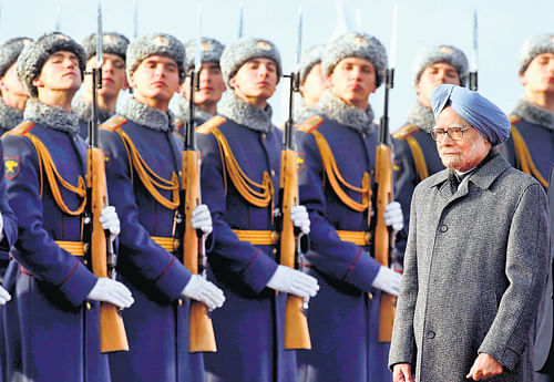 bettering ties: Prime Minister Manmohan Singh inspects a guard of honour at Moscow's Vnukovo airport on Sunday. Reuters