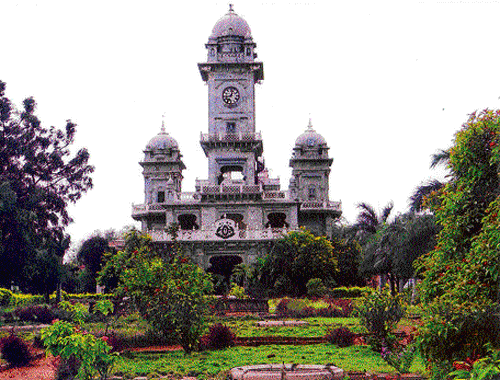 Seat of power and learning: The Ramtirth Palace, built by Ramchandrarao  Patwardhan, the second ruler of Jamkhandi, now houses a school. photo by author