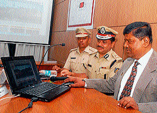 new avatar: Former ADGP Kempaiah launches Police Website and Mysore Police Facebook page at Police Commissioners office, in Mysore, on Monday. Also seen are Police Commissioner M A Saleem and DCP (CAR) Prabhashankar. DH Photo