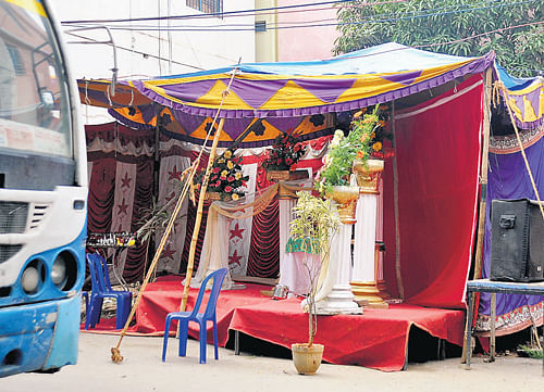 Traffic Impediment A pandal set up in the middle of a road in the City. DH photo