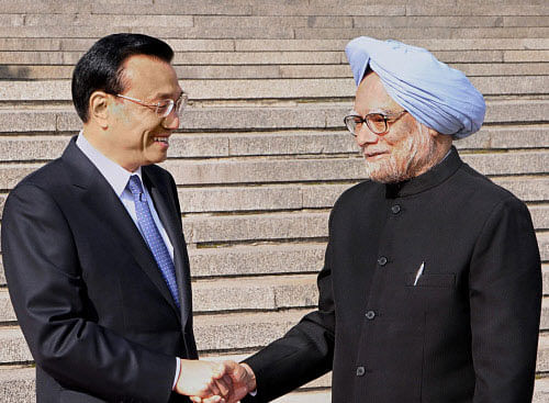 Prime Minister Manmohan Singh and Chinese Premier Li Keqiang. PTI photo