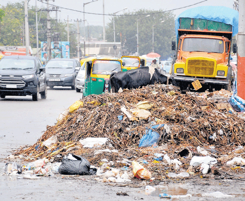 stark reality: Uncleared garbage seen near Regional Passport office on Koramangala 80 Feet Road. DH photo