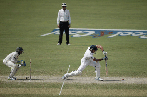 South Africa's Faf du Plessis hits a shot as Pakistan's wicket keeper Adnan Akmal, left, watches during the third day of the second cricket test match of a two match series between Pakistan and South Africa at the Dubai International Cricket Stadium in Dubai, United Arab Emirates, Friday, Oct. 25, 2013.  AP photo
