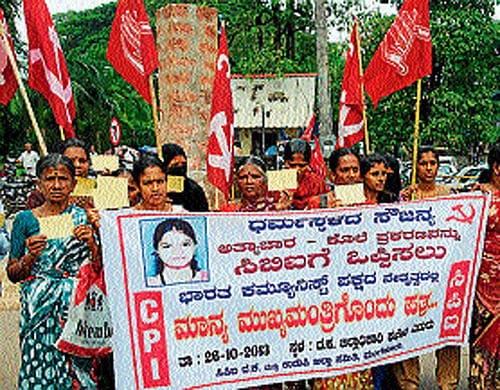 CPI members stage a post card protest outside Deputy Commissioner's office in Mangalore on Saturday. DH Photo