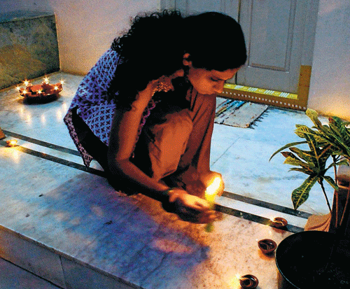 aware There are some like Ranjani who use diyas made of clay and low-voltage rice lights.