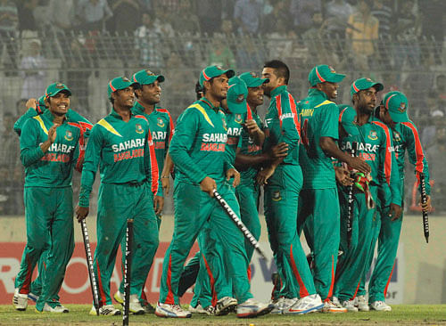 Bangladesh players celebrate after winning the second one-day international (ODI) cricket match and the series against New Zealand in Dhaka October 31, 2013. REUTERS