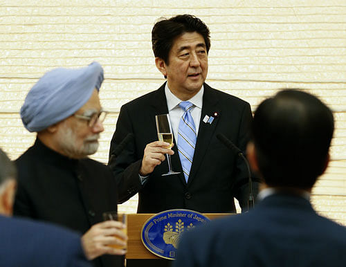 Japanese Prime Minister Shinzo Abe toasts with Indian Prime Minister Manmohan Singh. Japanese Prime Minister Shinzo Abe to be the Chief Guest in the Republic Day ceremony next year. AP File Photo
