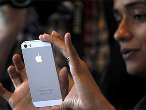 Apple today formally launched iPhone 5s and 5c in India with price starting from Rs 41,900, but RCom is selling the smartphones in a two-year contract for up to Rs 2,999 per month, heralding a new trend of bundling high-end devices with mobile connection in the industry. Reuters File Photo.