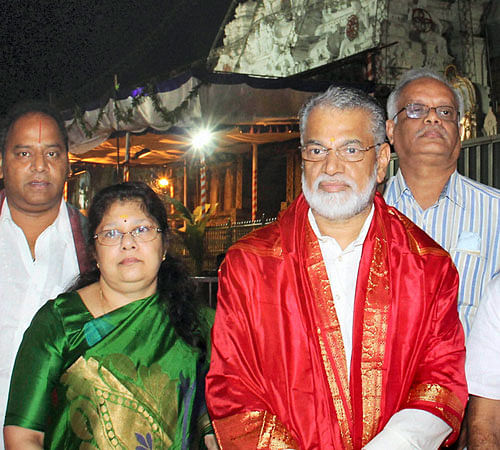 ISRO Chairman K. Radhakrishnan with wife Padmini comes out of Lord Venkateswara at Tirumala in Tirupati on Monday after offering prayers for the successful of launch of PSLV-C25 (India's maiden mission to the Mars. PTI Photo
