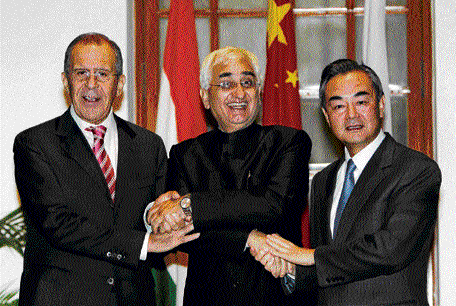 External Affairs Minister Salman Khurshid shakes hands with his Chinese and Russian counterparts Wang Yi and Sergei Lavrov (L) at the Hyderabad House in New Delhi on Sunday. PTI