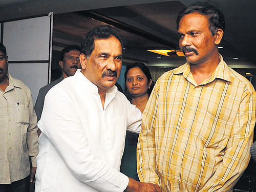 Home Minister K J George consoles Uday, the husband of the victim Jyothi. DH PHOTOS