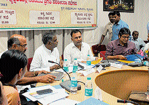 Food and Civil Supplies Minister Dinesh Gundu Rao addresses a meeting at the office of Deputy Commissioner in Mysore on Friday. Deputy Commissioner C&#8200;Shikha, ZP President K&#8200;Mahadev, Revenue and District In-charge Minister V&#8200;Sreenivas Prasad, Commissioner, Food and&#8200;Civil Supplies Harsh&#8200;Gupta and K&#8200;R&#8200;Nagar MLA&#8200;Sa Ra Mahesh are seen. DH PHOTO